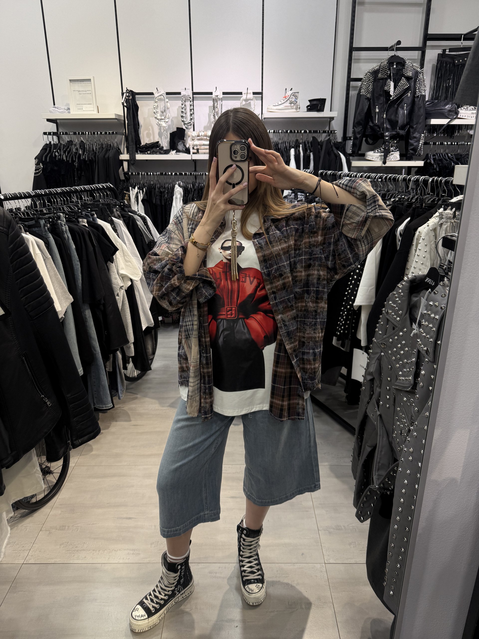 Standul Patinni Store cu sneakers Nan-Ku în hipermarketul Auchan Titan din București